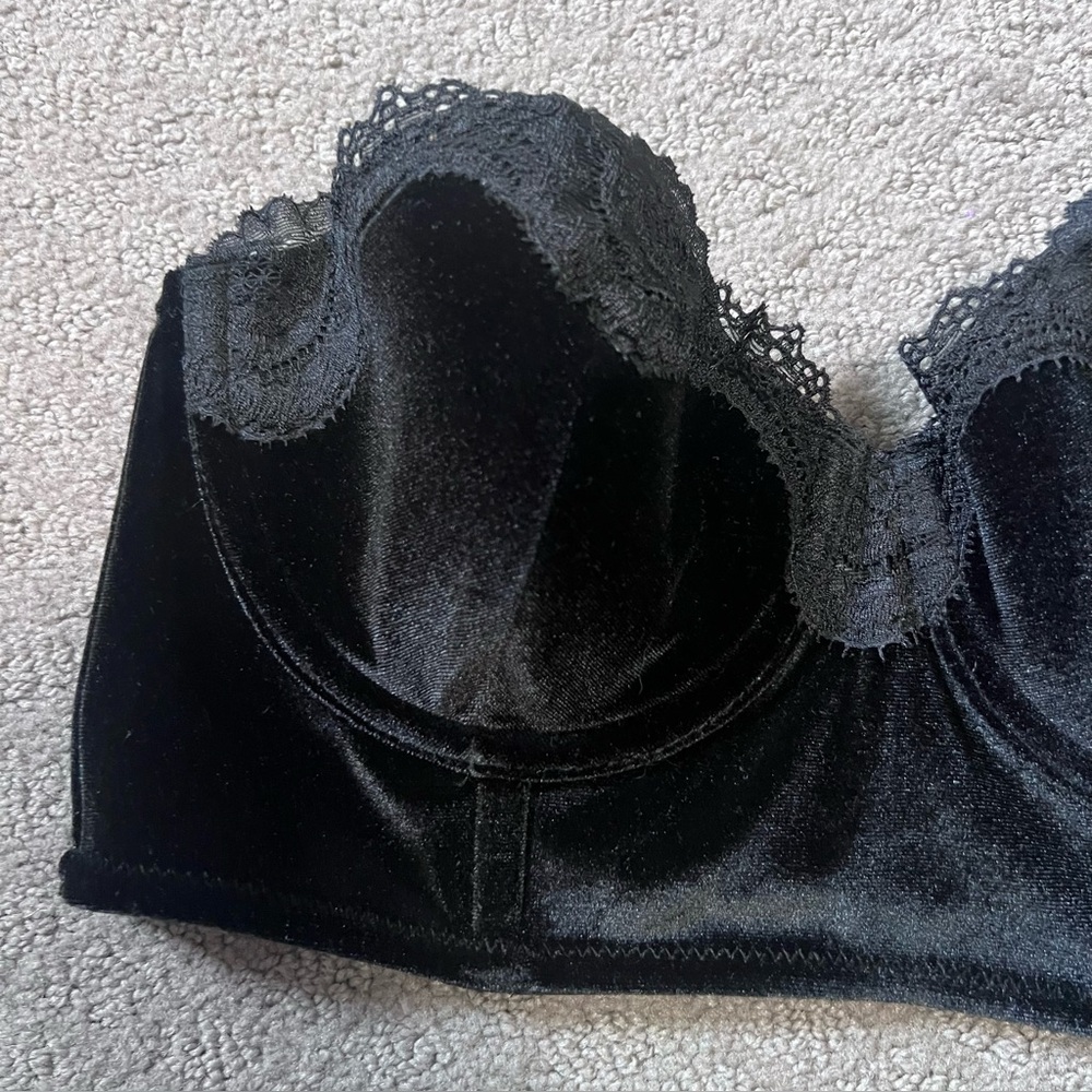 Victoria’s Secret Black Velvet Strapless Bra with Lace Trim - Size 34B